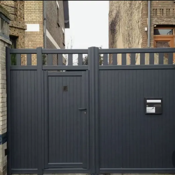 Portones de metal - con puerta - 2