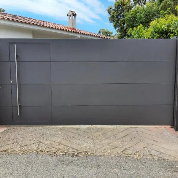 Portones de metal - con puerta - 4