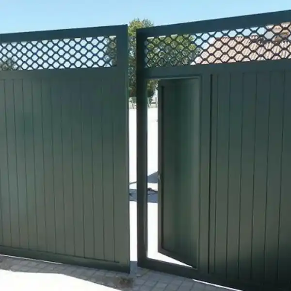 Portones de metal - con puerta - 7