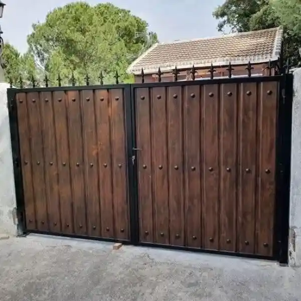 portones coloniales de herreria y madera - mandar a hacer porton