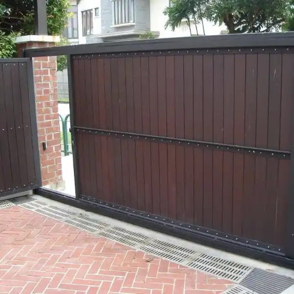 portones con puerta incluida - herreros