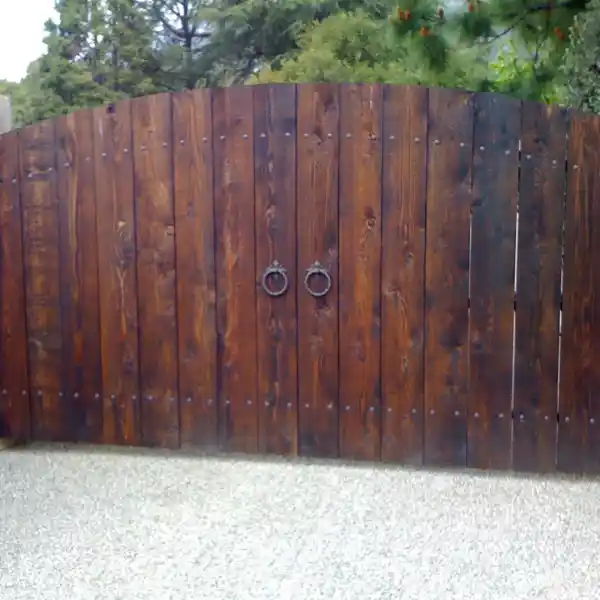 portones rústicos de madera y metal - 4