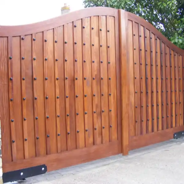 portones rústicos de madera y metal - 5