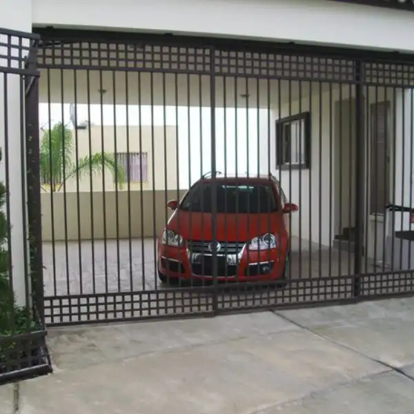 zaguan de metal - ciudad de Guatemala - 7