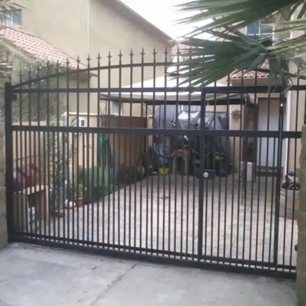 Portones con reja de acero